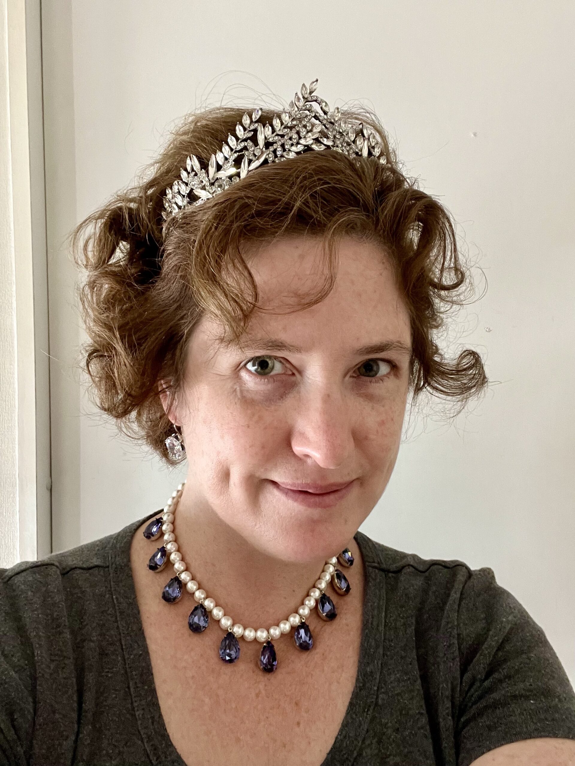 Tabubilgirl faces the camera, wearing a rhinestone wheat-sheaf tiara and a Napoleonic pearl necklace.