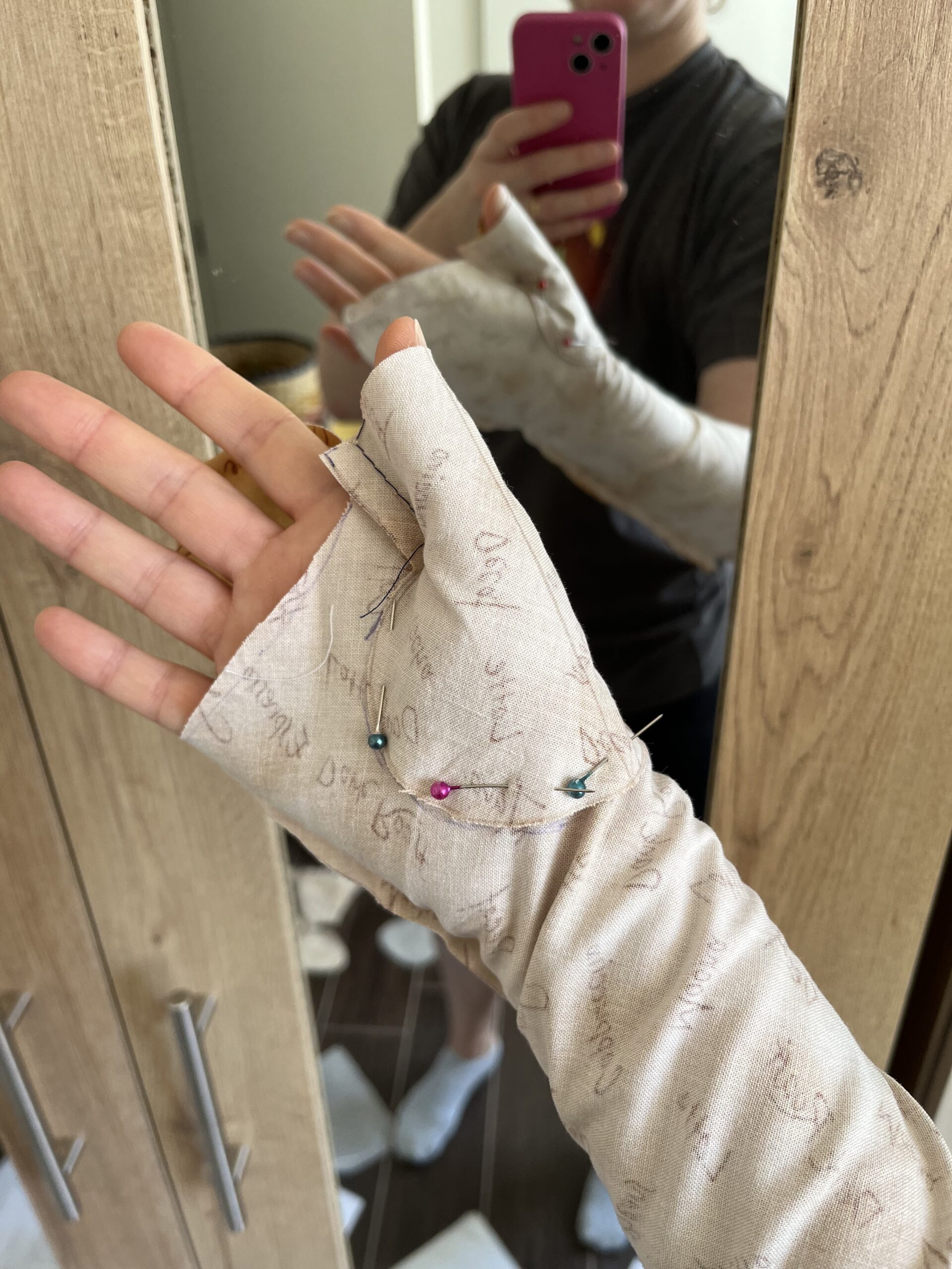 18th Century Linen Mitts Part One: The Linen Mitts of Discontent