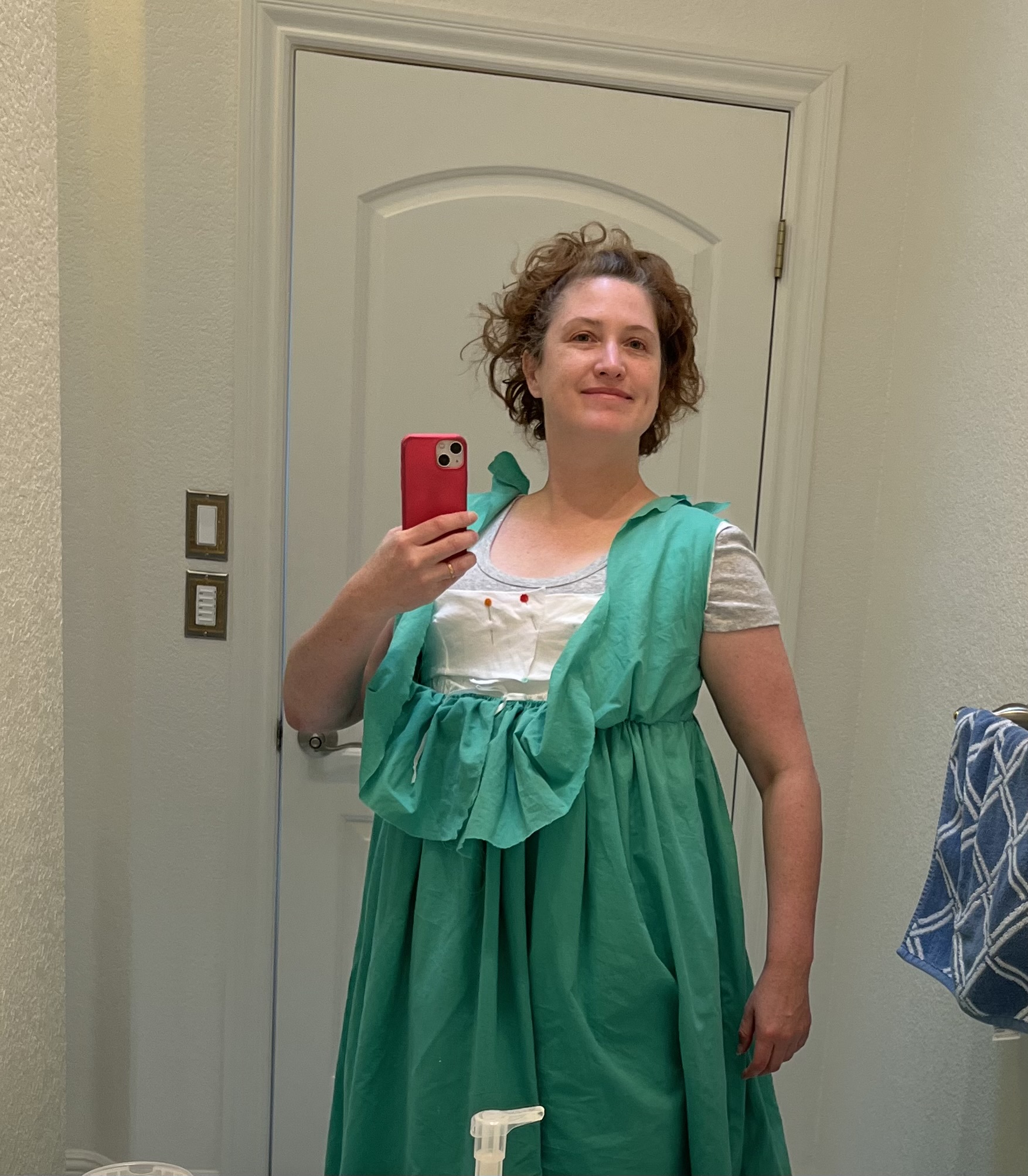 The Green Blob, a 1790s Round Gown : First Fitting and Sleeves